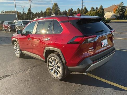 Used 2022 Toyota RAV4 Limited image 4