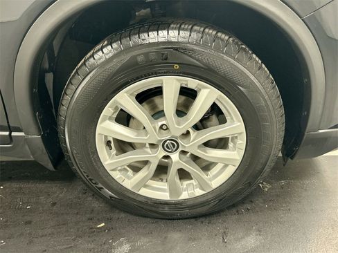 Used 2019 Nissan Rogue SV image 8