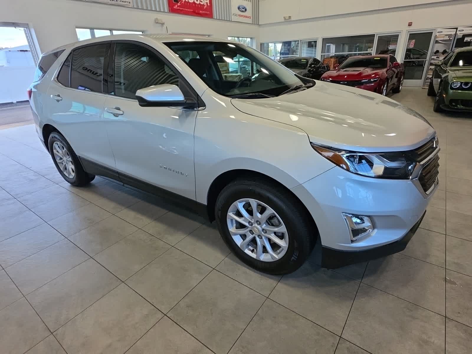 Used 2020 Chevrolet Equinox LT w/ Driver Convenience Package FWD image 4