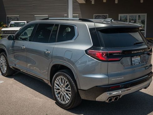 Used 2024 GMC Acadia Denali image 8