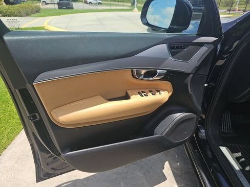 Used 2017 Volvo XC90 T6 Momentum w/ Vision Package AWD/4WD image 10