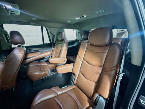 Used 2019 Cadillac Escalade Luxury w/ Escalade Sport Edition AWD/4WD image 12