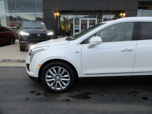 Used 2019 Cadillac XT5 Platinum image 2