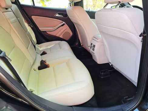 Used 2017 Mercedes-Benz GLA 250 image 34