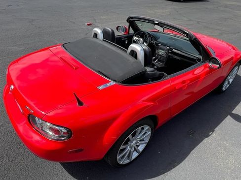Used 2006 MAZDA MX-5 Miata Grand Touring RWD image 32