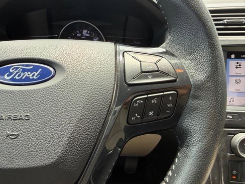 Used 2018 Ford Explorer XLT w/ Equipment Group 202A FWD image 18