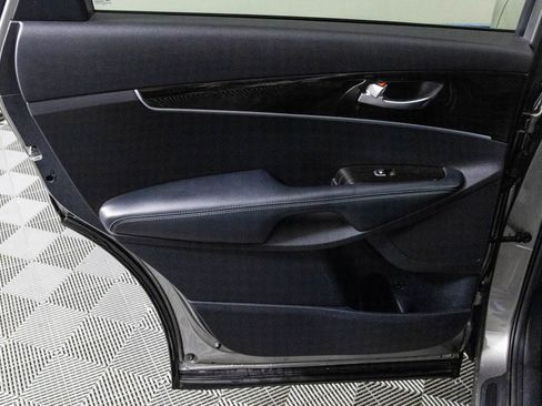 Used 2019 Kia Sorento LX image 34