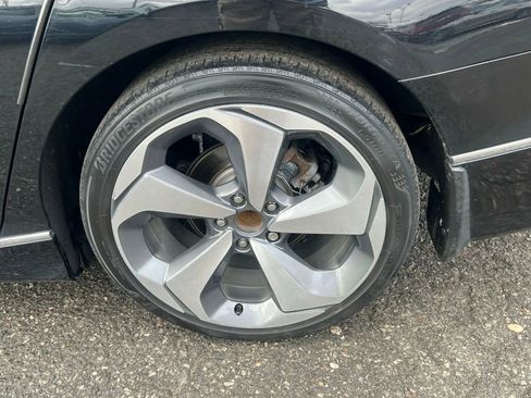 Used 2018 Honda Accord Touring image 9