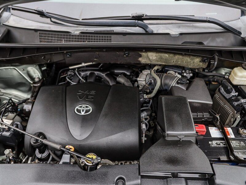 Used 2017 Toyota Highlander LE AWD/4WD image 31