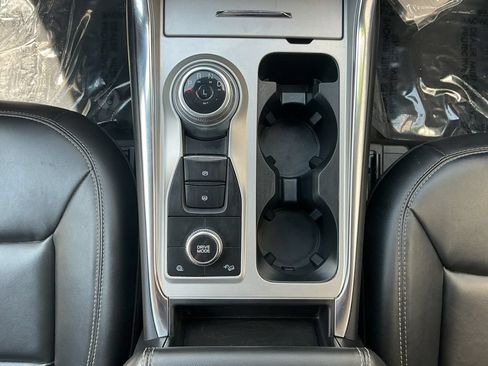 Used 2022 Ford Explorer XLT w/ Equipment Group 202A AWD/4WD image 16