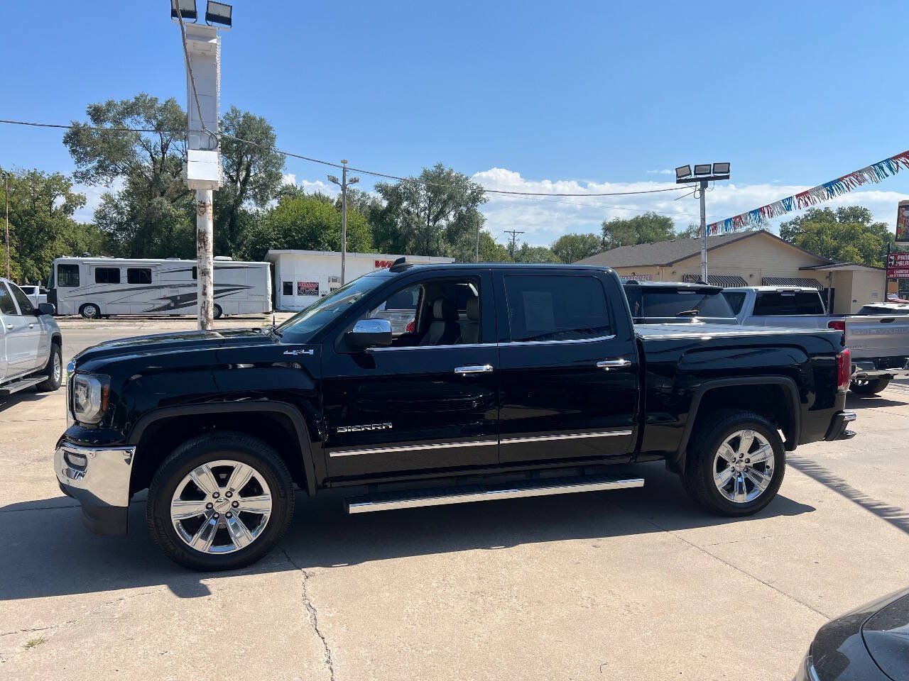 Used 2018 GMC Sierra 1500 SLT AWD/4WD image 2