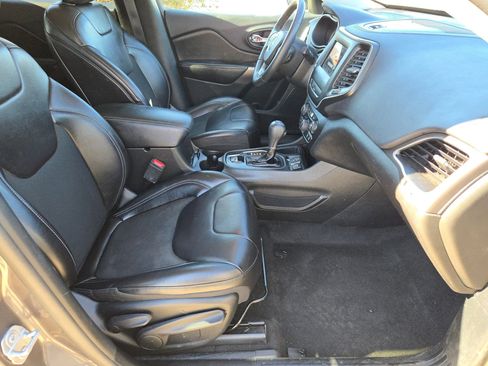 Used 2019 Jeep Cherokee Latitude Plus image 28