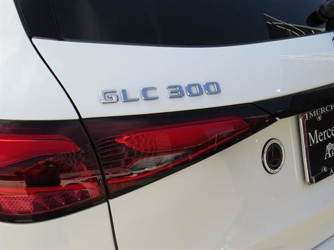 Used 2025 Mercedes-Benz GLC 300 4MATIC image 27