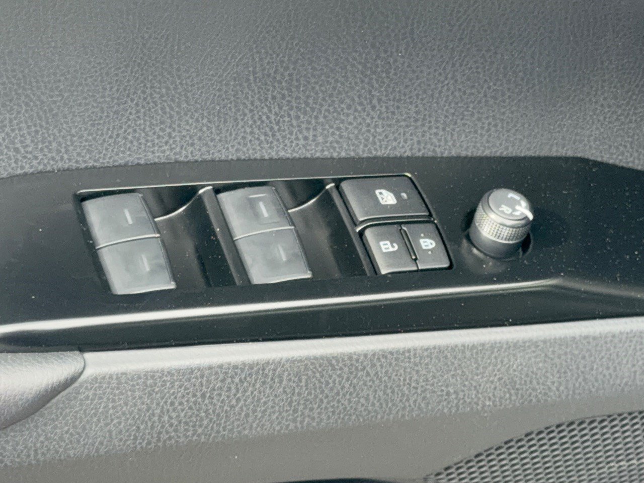 Used 2026 Toyota Camry SE FWD image 15