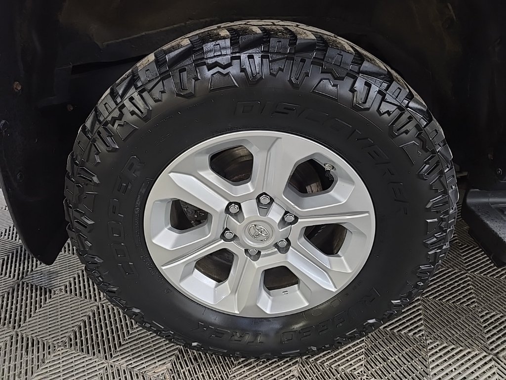 Used 2019 Toyota 4Runner SR5 AWD/4WD image 13