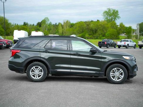 Used 2023 Ford Explorer XLT AWD/4WD image 4