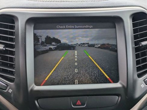 Used 2016 Jeep Cherokee Limited FWD image 13