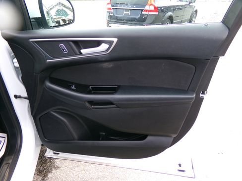 Used 2019 Ford Edge SEL image 24