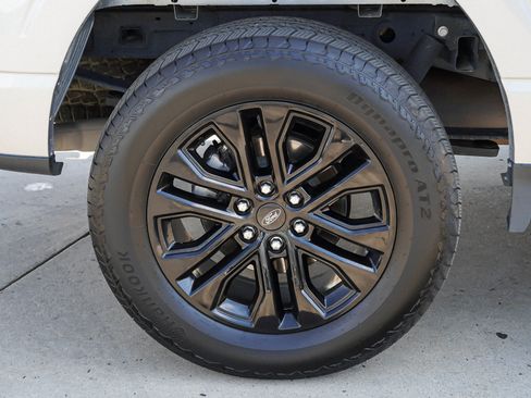Used 2025 Ford F150 Lariat AWD/4WD image 11