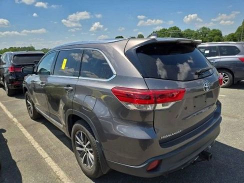 Used 2018 Toyota Highlander XLE AWD/4WD image 9