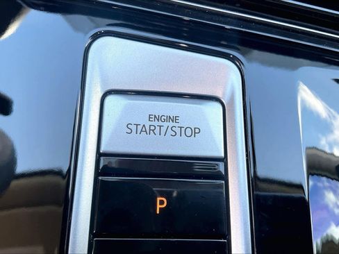 Used 2024 Volkswagen Atlas SE FWD image 33