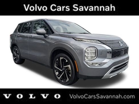 Used 2024 Mitsubishi Outlander SE image 2