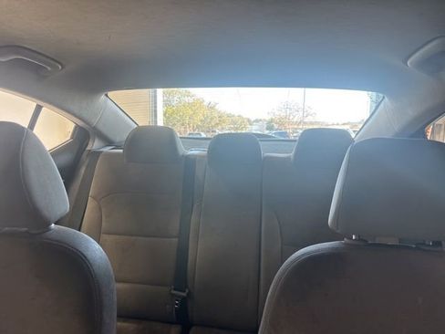 Used 2019 Hyundai Elantra SE image 14