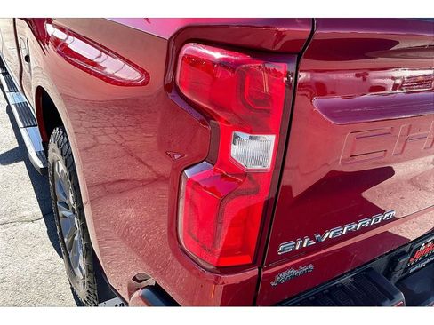 Used 2025 Chevrolet Silverado 1500 High Country w/ Technology Package AWD/4WD image 28