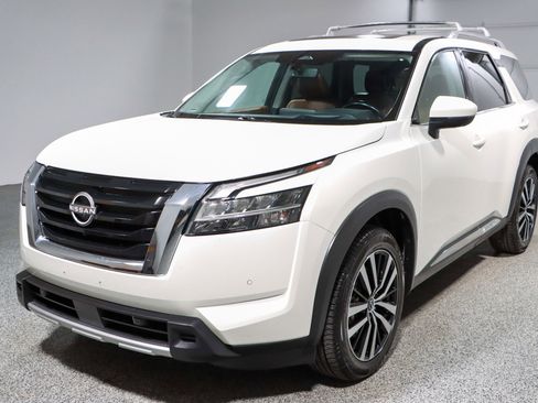Used 2023 Nissan Pathfinder Platinum image 34