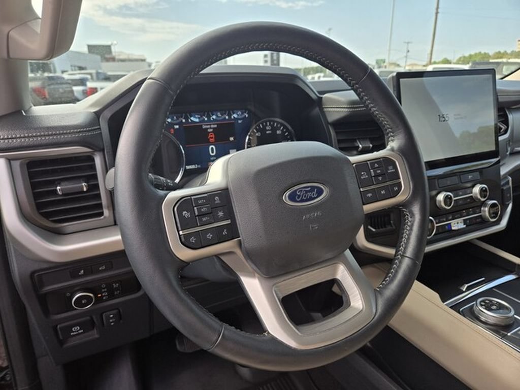 Used 2023 Ford Expedition XLT RWD image 11