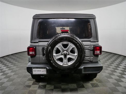 Used 2018 Jeep Wrangler Unlimited Sport S AWD/4WD image 26