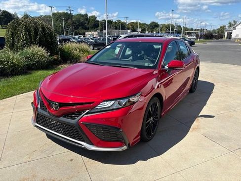 Used 2023 Toyota Camry XSE FWD image 3