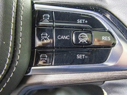 Used 2023 Jeep Grand Cherokee Overland w/ Adv Protech Group III image 31