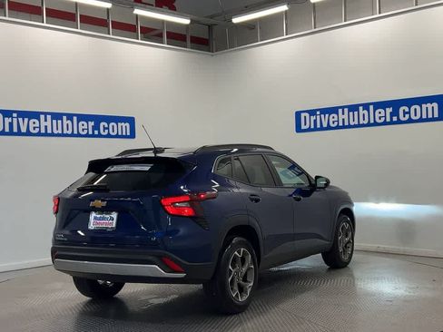 Used 2024 Chevrolet Trax LT w/ Sunroof Package FWD image 2
