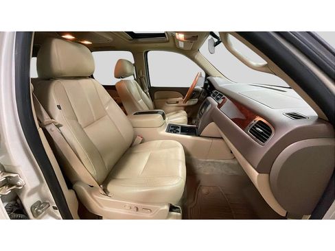 Used 2012 GMC Yukon XL SLT w/ SLT-2 Equipment Package image 17