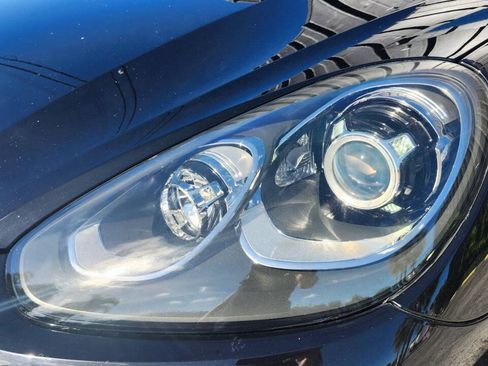 Used 2017 Porsche Cayenne AWD/4WD image 8