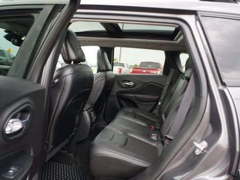 Used 2022 Jeep Cherokee Trailhawk w/ Sun, Sound & Nav Group AWD/4WD image 18