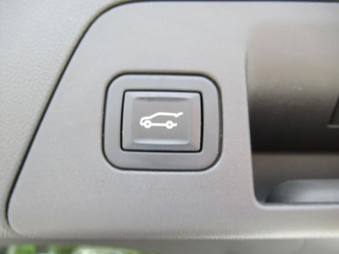 Used 2022 Buick Envision Avenir w/ Technology Package II FWD image 38