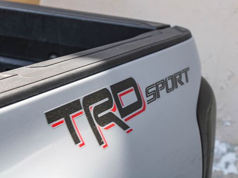Used 2018 Toyota Tacoma TRD Sport w/ Technology Package RWD image 15