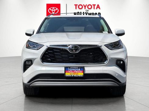 New 2026 Toyota Highlander Platinum AWD/4WD image 8