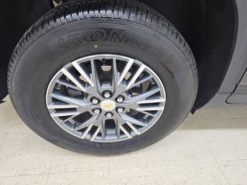 Used 2025 Chevrolet Traverse LT AWD/4WD image 24