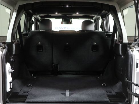 Used 2025 Jeep Wrangler Unlimited Sport AWD/4WD image 8