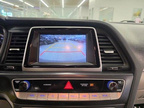 Used 2019 Hyundai Sonata SE w/ Winter Weather Package FWD image 16