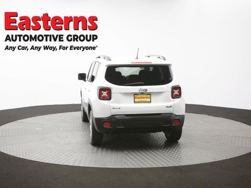 Used 2017 Jeep Renegade Latitude w/ Cold Weather Group AWD/4WD image 38