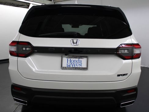 New 2025 Honda Pilot Sport image 10