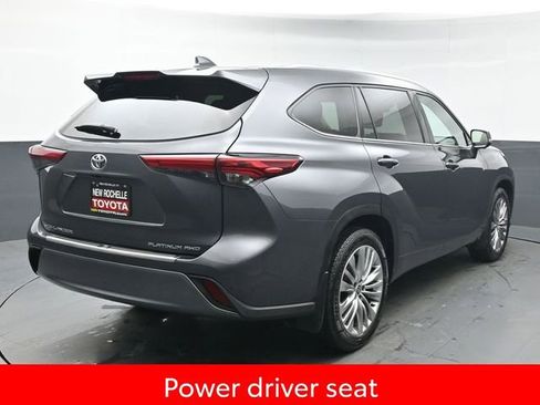 Used 2023 Toyota Highlander Platinum image 7