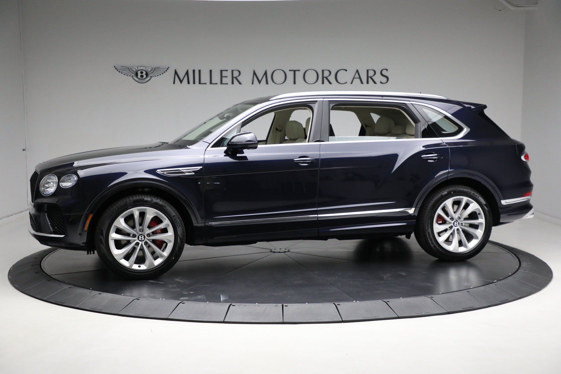 Used 2024 Bentley Bentayga Extended Wheelbase AWD/4WD image 3