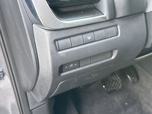 Used 2023 Nissan Rogue SV image 31