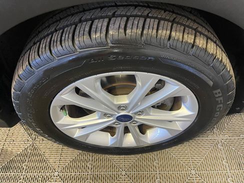 Used 2017 Ford Escape SE w/ Equipment Group 201A image 11