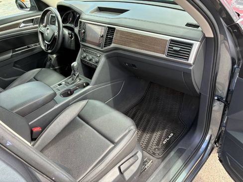 Used 2019 Volkswagen Atlas SE w/ Towing Package FWD image 16